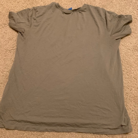 Adidas shirt - Picture 2 of 3